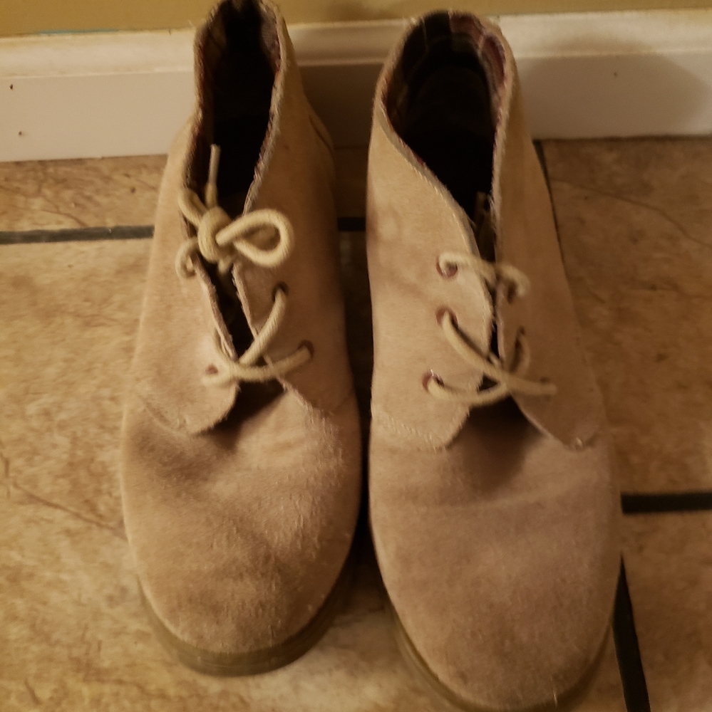 Eddie Bauer Size 6.5 women's tan suede boots